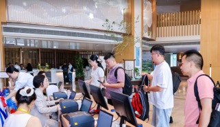 一证启盛会 制证速签到！31会议现场制证服务第23届中国户外传播大会