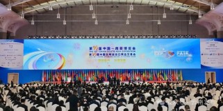 智闸畅行 无感入滇！31会议无障碍闸机服务第10届中国南亚博览会
